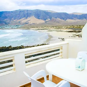 https://seaview-risco-de-famara-1.in-canary-islands.com